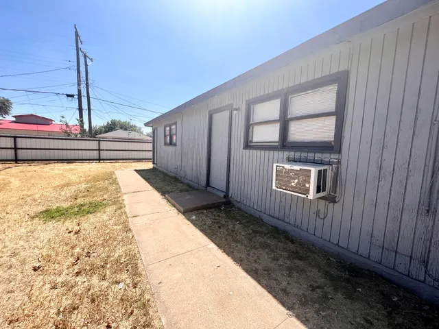 Front exterior — 527 42nd Street B, Lubbock, TX 79404