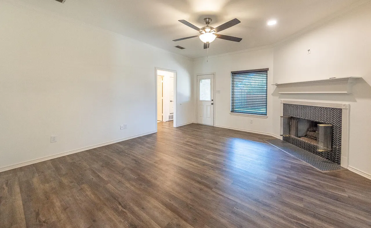 Photo 2 — 710 15th Street, Shallowater, TX 79363