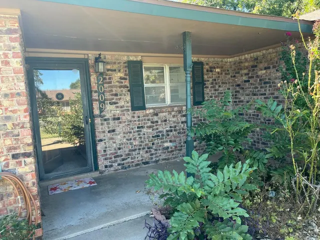 Photo 2 — 2009 Dallas Street, Plainview, TX 79072