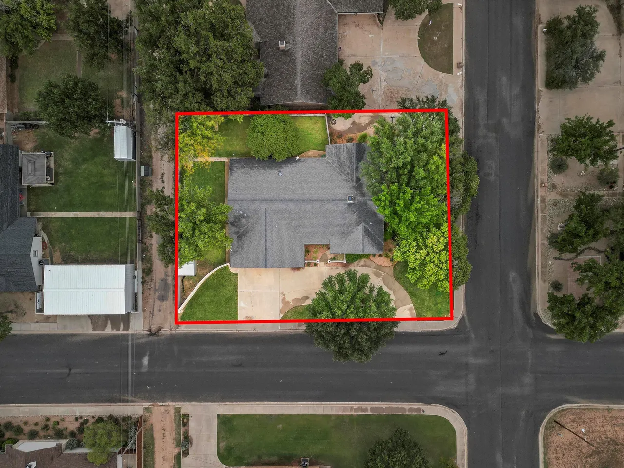 Photo 2 — 103 Baylor Lane, Levelland, TX 79336