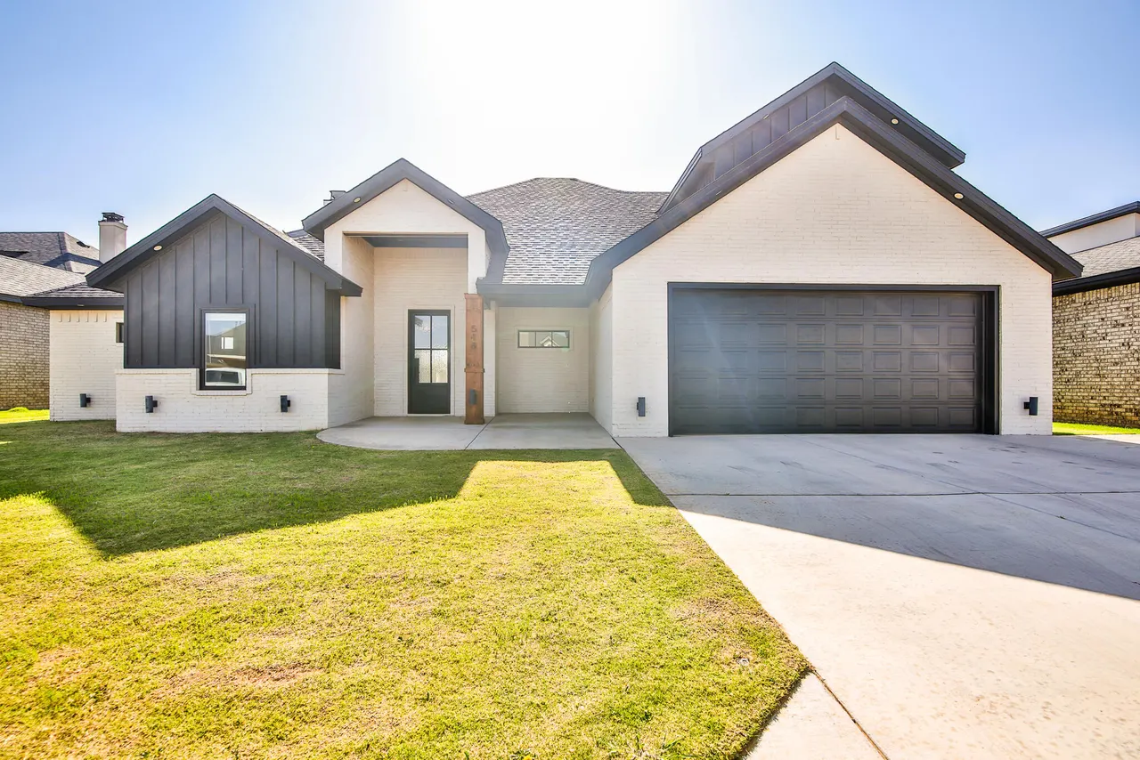Photo 2 — 518 Avenue U, Shallowater, TX 79363