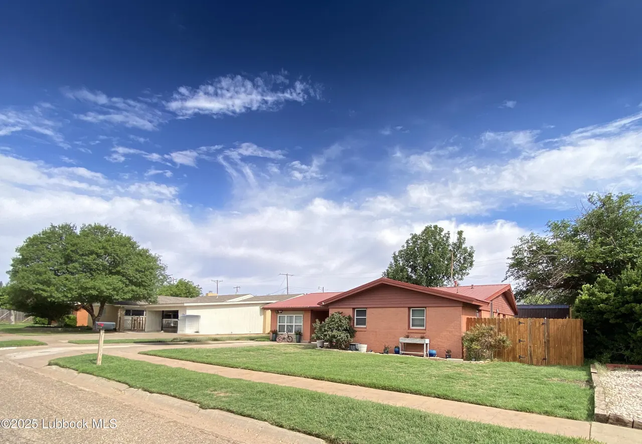 Photo 2 — 1006 W 11th Street, Post, TX 79356