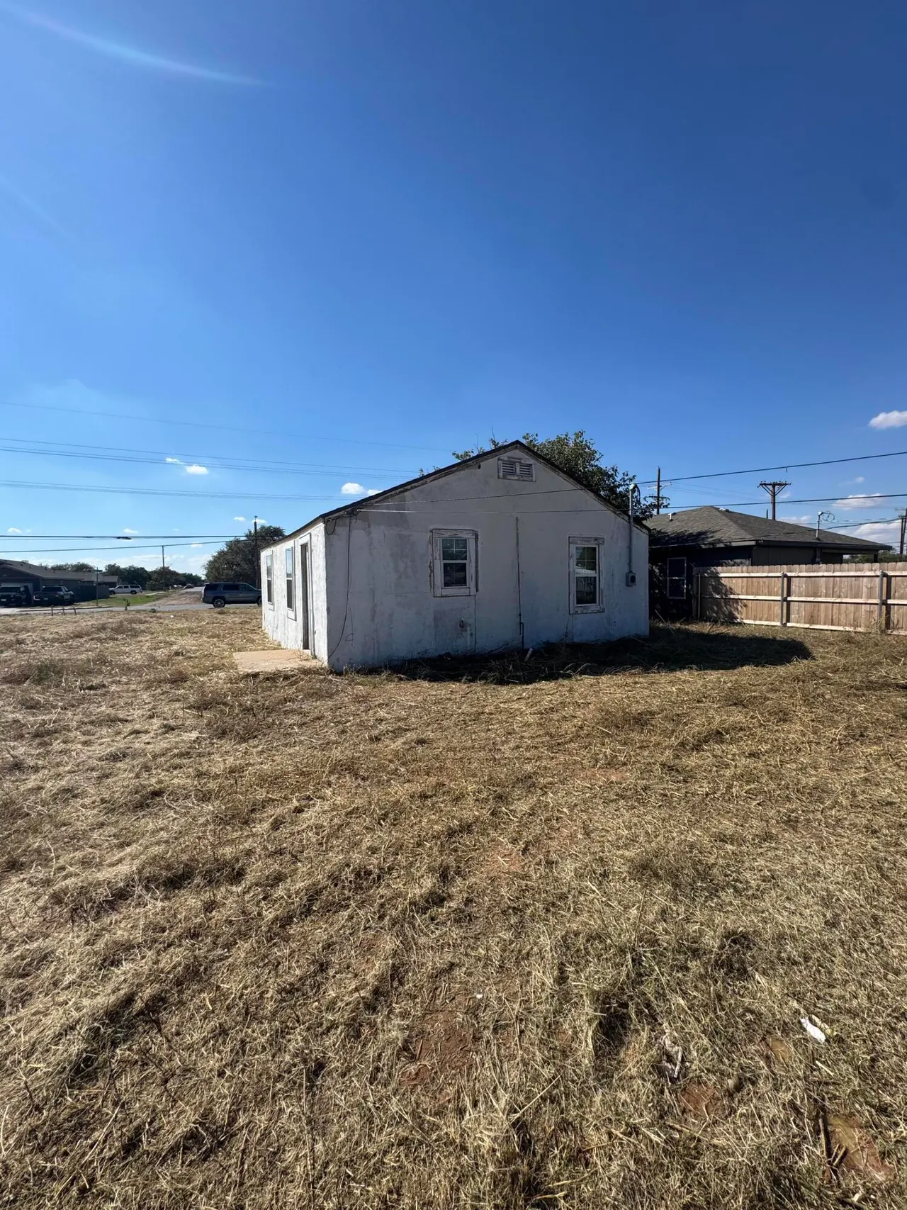 Photo 8 — 305 N Guava Avenue, Lubbock, TX 79403