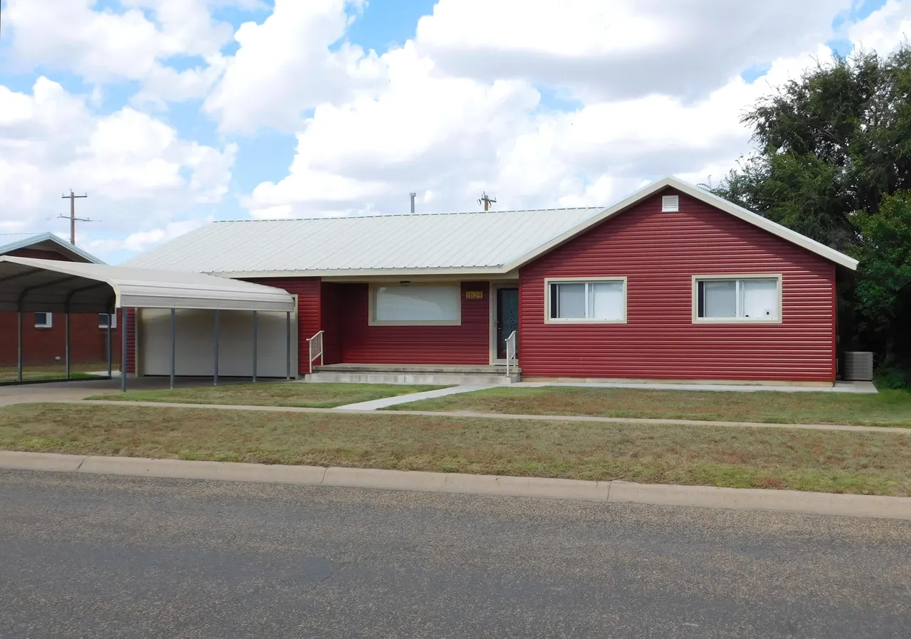 Photo 2 — 1824 W Ave B, Muleshoe, TX 79347