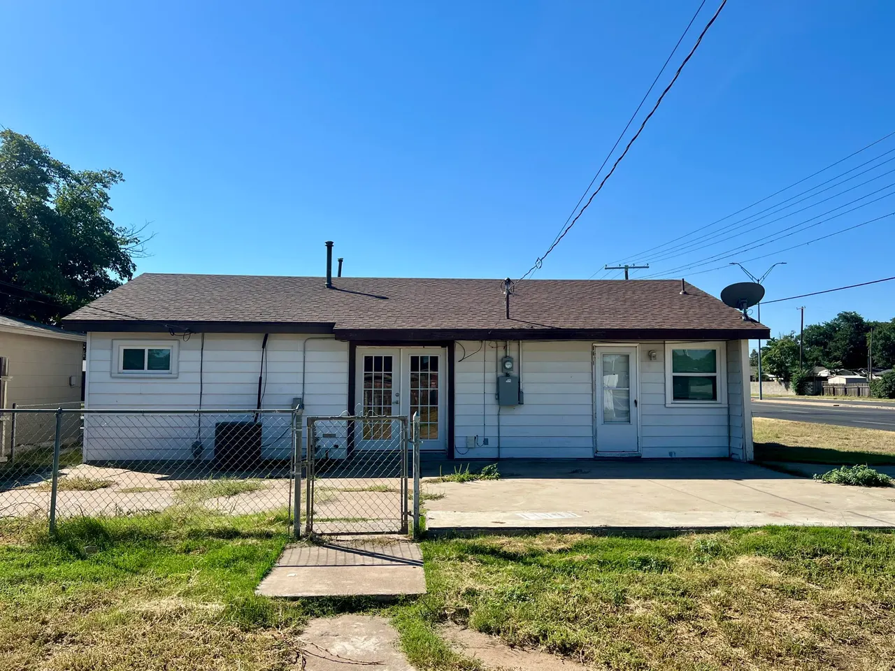 Photo 14 — 2420 38th Street, Lubbock, TX 79412
