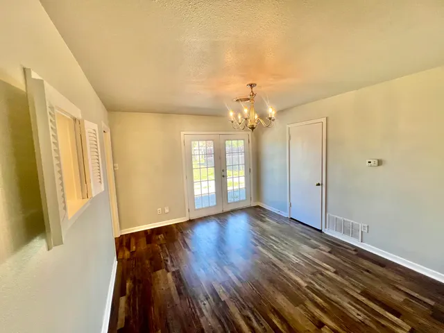 Photo 7 — 2420 38th Street, Lubbock, TX 79412