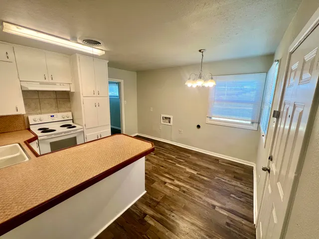 Photo 5 — 2420 38th Street, Lubbock, TX 79412