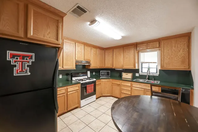 Photo 6 — 4607 33rd Street, Lubbock, TX 79410