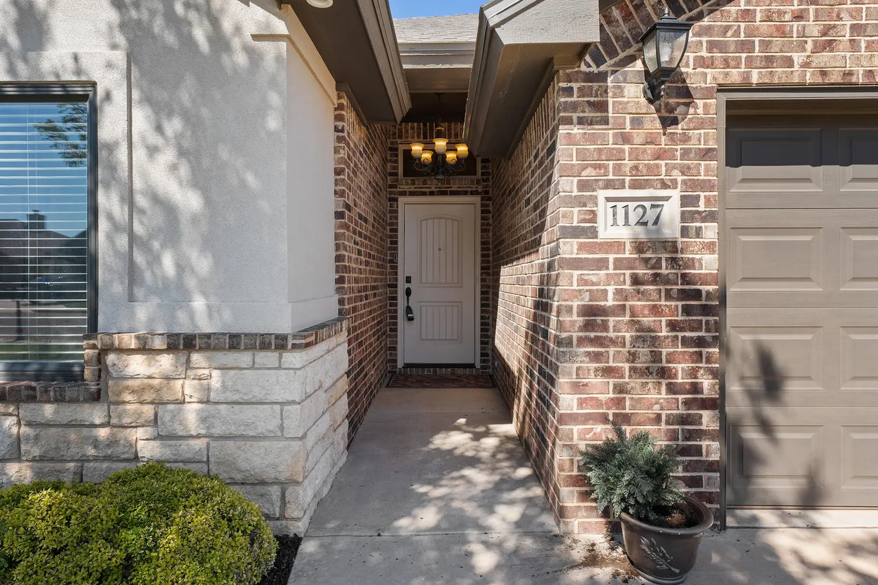 Photo 3 — 1127 17th Street, Shallowater, TX 79363