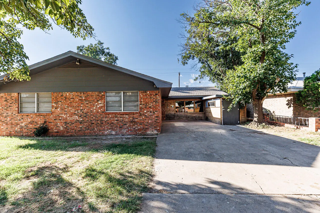 Photo 2 — 1209 49th Street, Lubbock, TX 79412