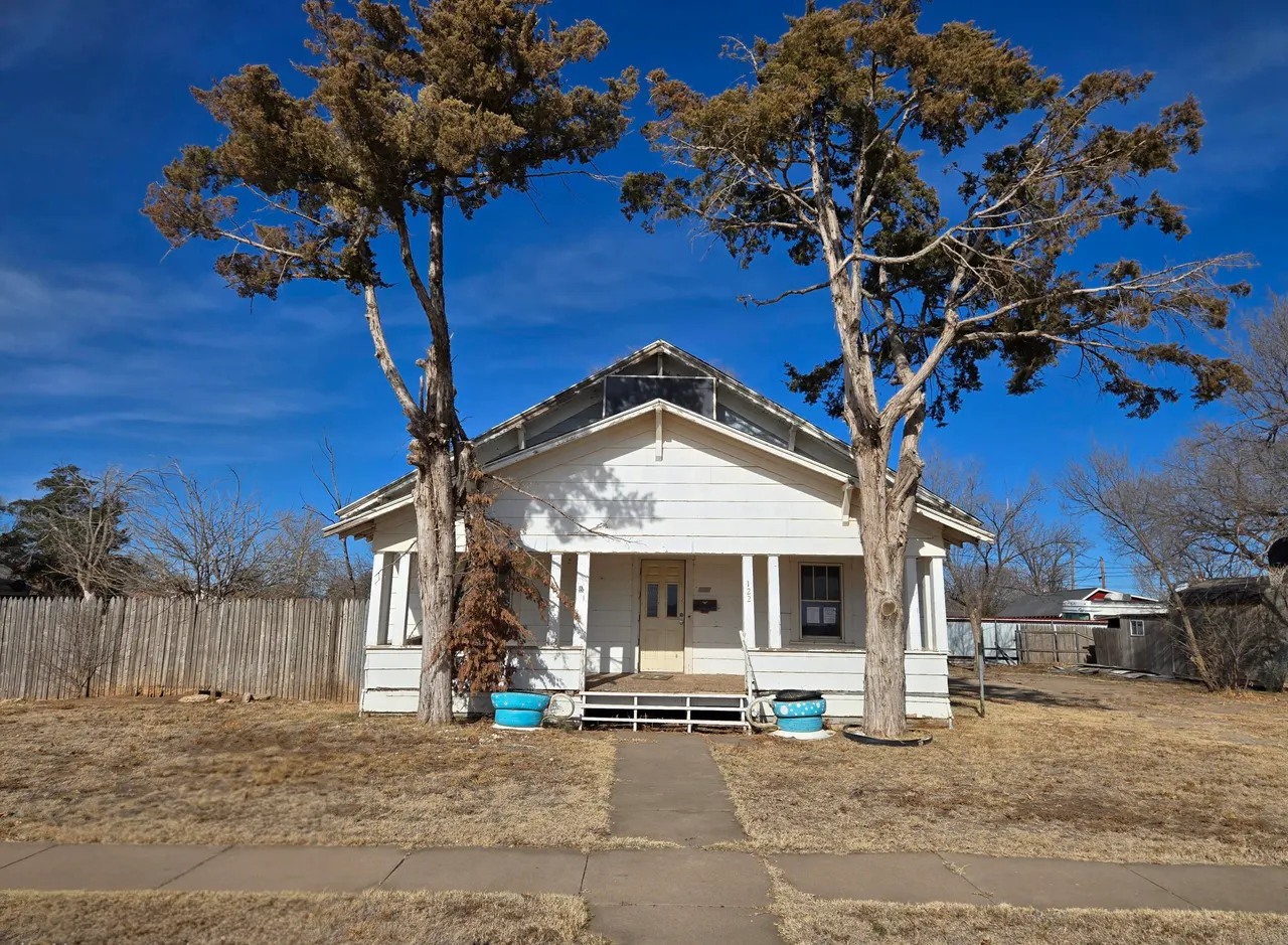 Front exterior — 122 NW 3rd Street, Tulia, TX 79088