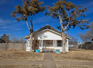 Sold home at 122 NW 3rd Street