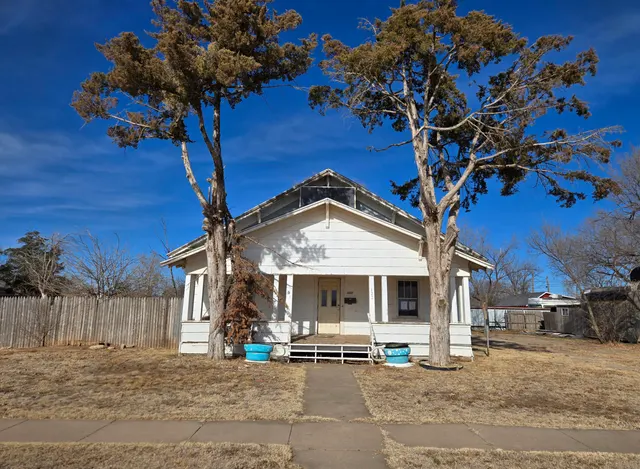 Front exterior — 122 NW 3rd Street, Tulia, TX 79088