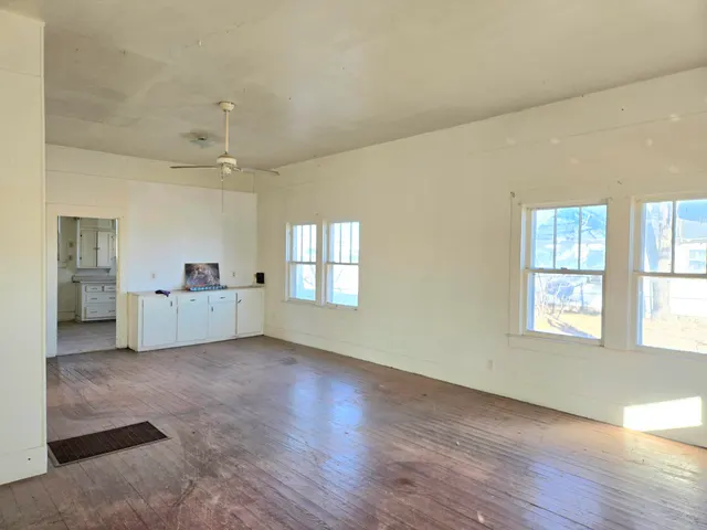 Photo 3 — 122 NW 3rd Street, Tulia, TX 79088