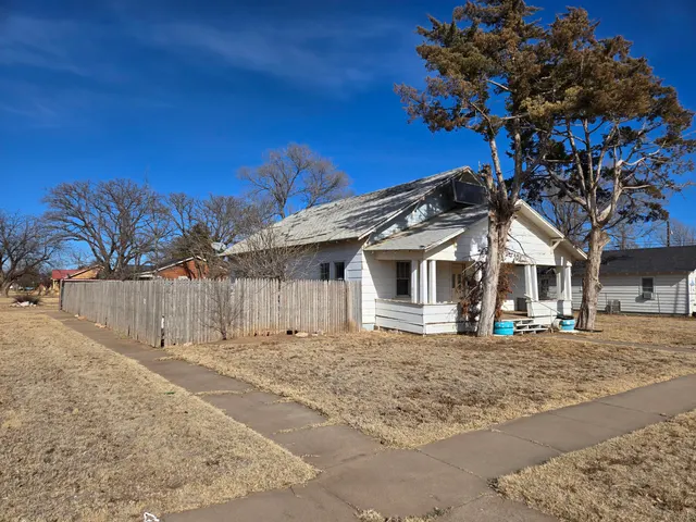 Photo 2 — 122 NW 3rd Street, Tulia, TX 79088