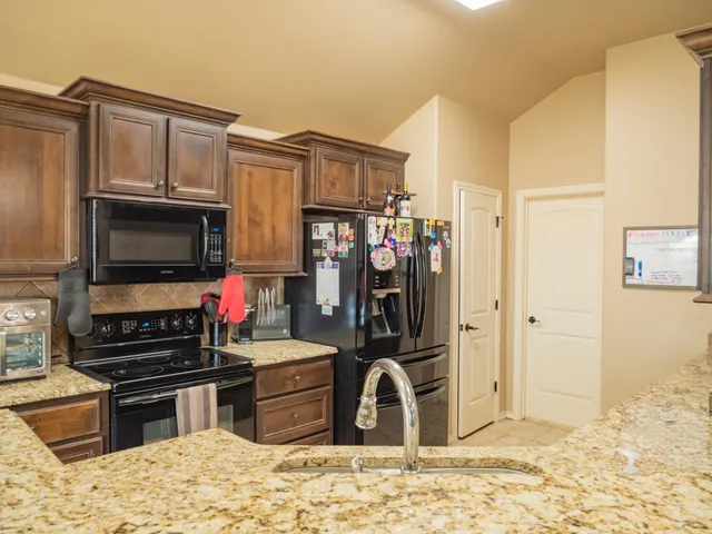 Photo 7 — 910 12th Street, Wolfforth, TX 79382
