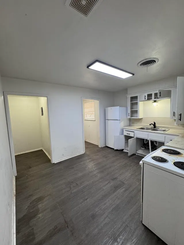 Photo 5 — 1801 66th Street, Lubbock, TX 79412