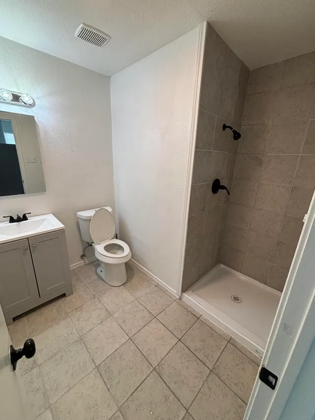 Photo 4 — 1916 E 15th Street, Lubbock, TX 79403