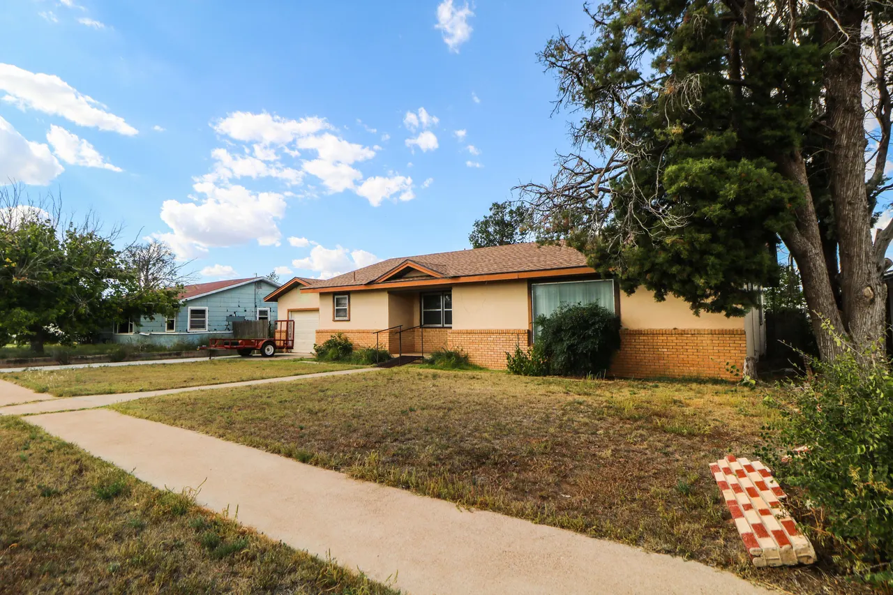 Photo 13 — 206 SW 1st Street, Earth, TX 79031