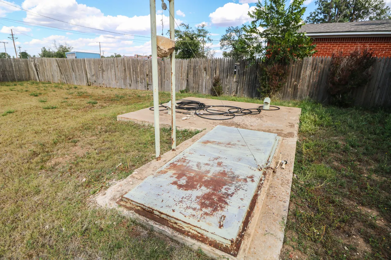Photo 15 — 206 SW 1st Street, Earth, TX 79031