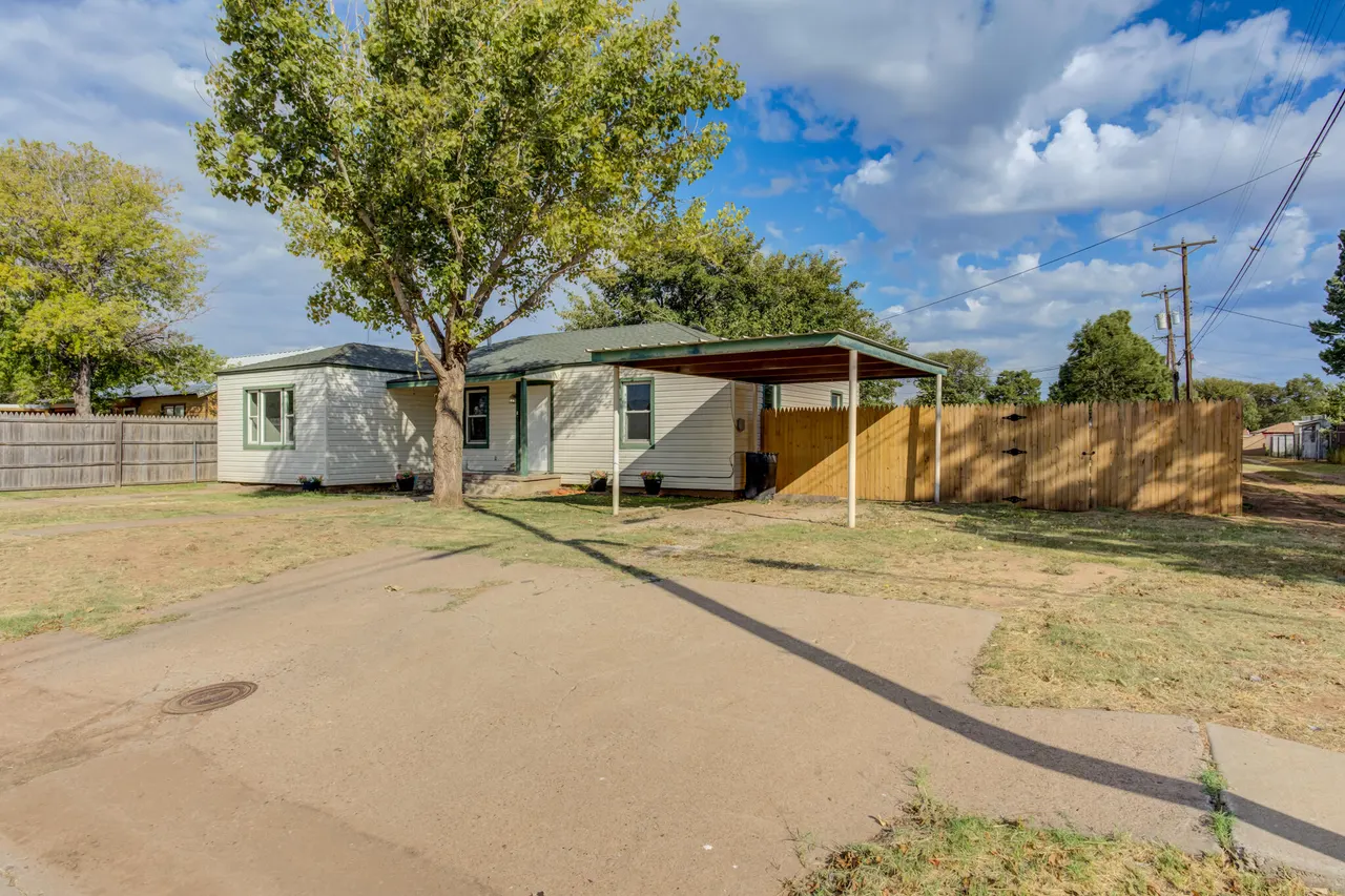 Photo 2 — 1010 13th Street, Abernathy, TX 79311