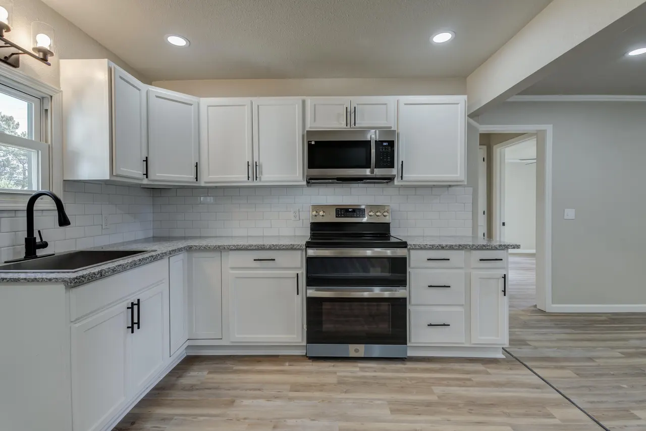 Photo 13 — 1010 13th Street, Abernathy, TX 79311
