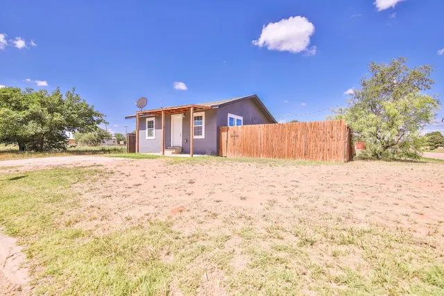 Photo 2 — 805 S 4th Street, Slaton, TX 79364