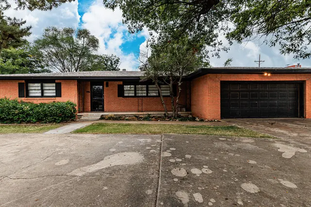 Photo 2 — 3515 36th Street, Lubbock, TX 79413