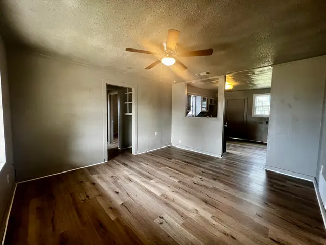 Photo 2 — 220 N 6th Street, Slaton, TX 79364