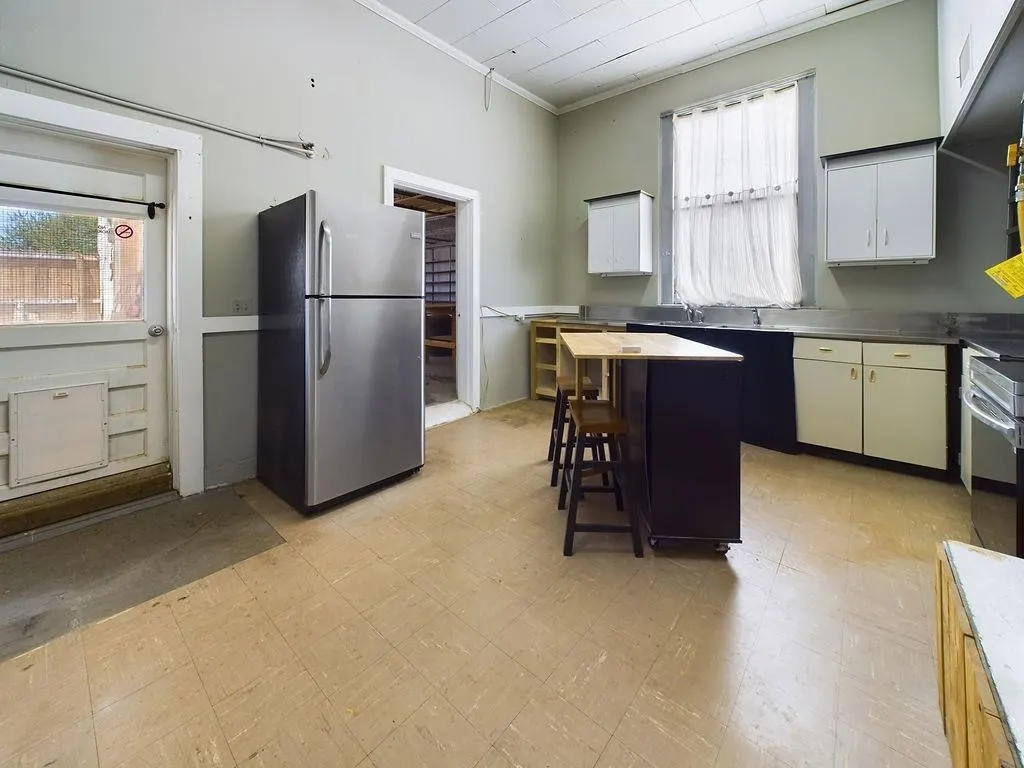 Photo 14 — 225 S 9th Street, Slaton, TX 79364