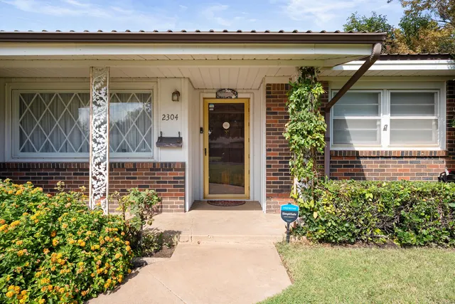 Photo 3 — 2304 61st Street, Lubbock, TX 79412