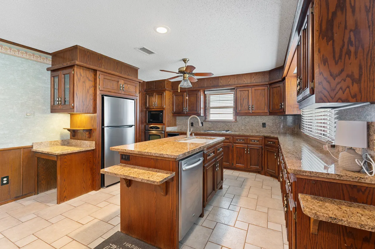 Photo 10 — 2304 61st Street, Lubbock, TX 79412