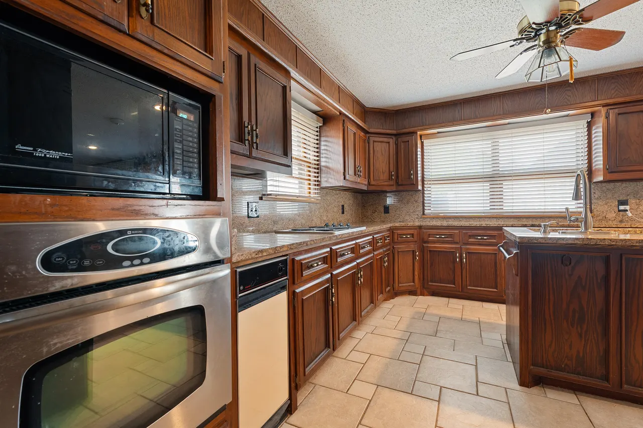 Photo 11 — 2304 61st Street, Lubbock, TX 79412