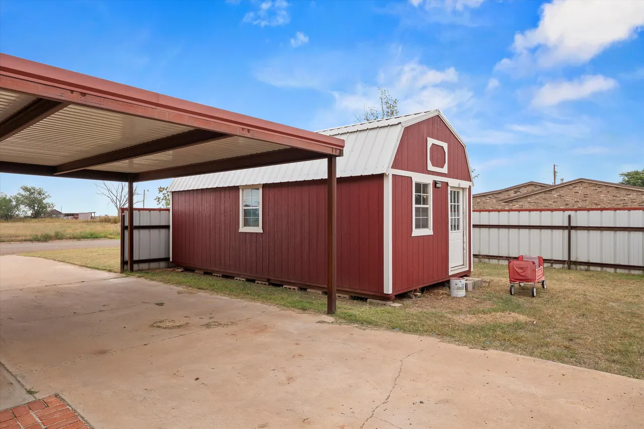 Photo 19 — 1304 S Hockley Avenue, Sundown, TX 79372
