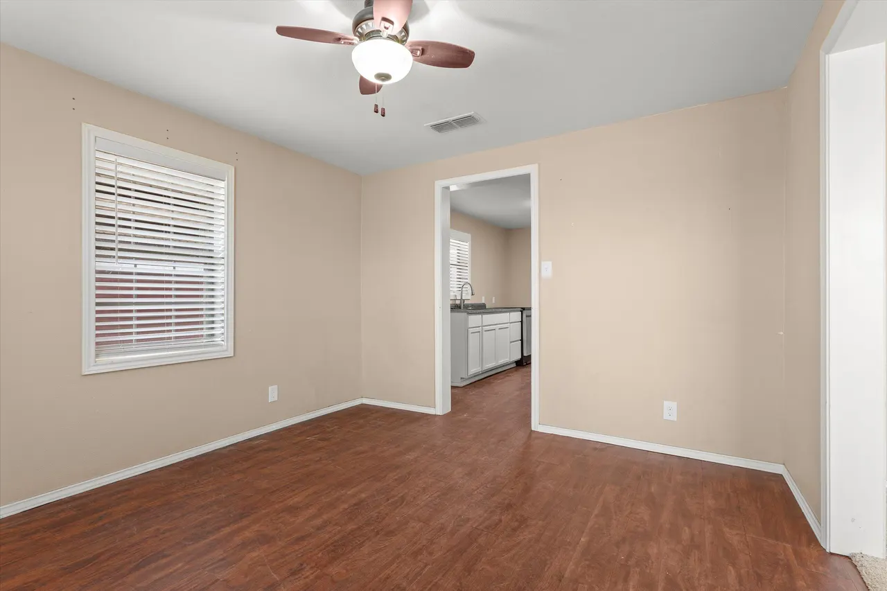 Photo 6 — 1304 S Hockley Avenue, Sundown, TX 79372