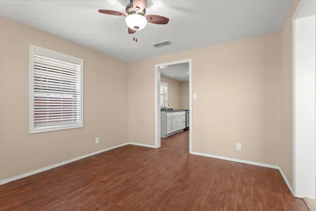 Photo 6 — 1304 S Hockley Avenue, Sundown, TX 79372