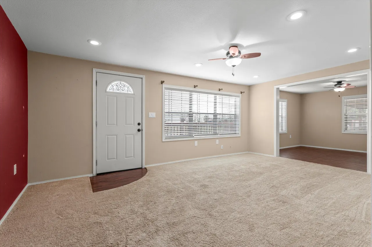 Photo 5 — 1304 S Hockley Avenue, Sundown, TX 79372