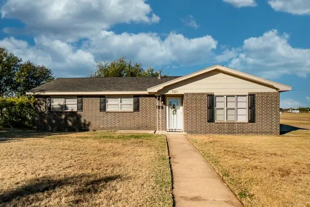 Photo 6 — 721 N Floyd Avenue, Tulia, TX 79088
