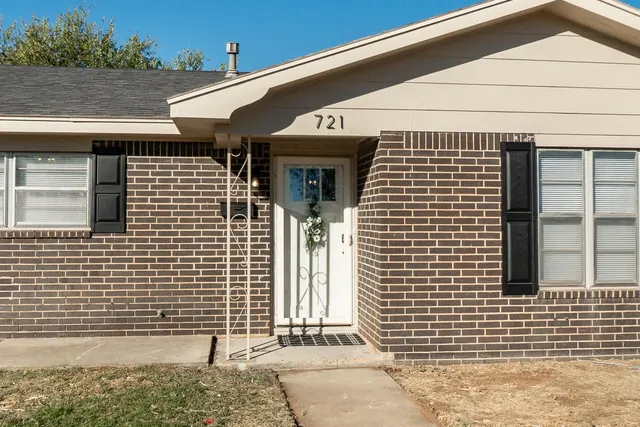 Photo 5 — 721 N Floyd Avenue, Tulia, TX 79088