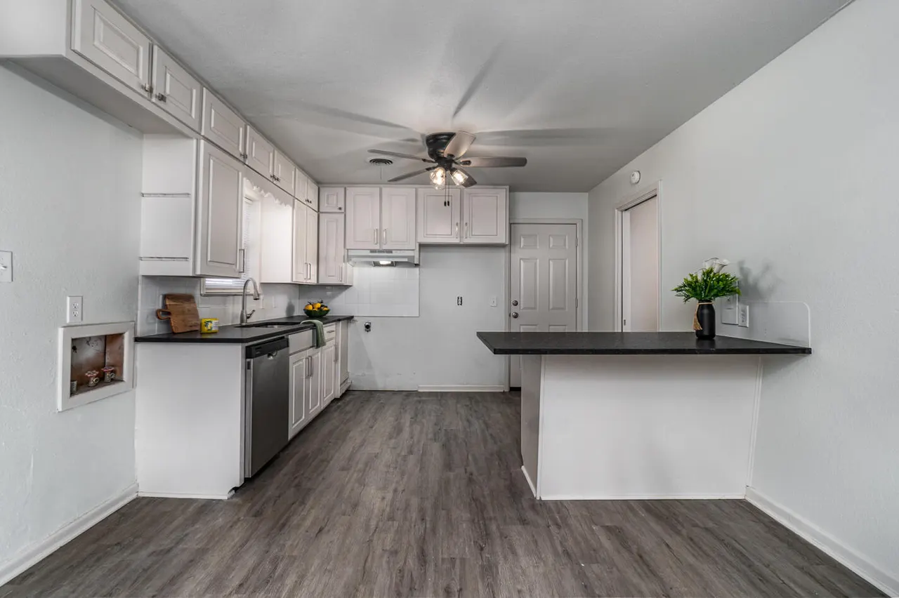 Photo 11 — 721 N Floyd Avenue, Tulia, TX 79088
