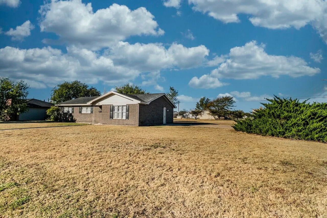 Photo 21 — 721 N Floyd Avenue, Tulia, TX 79088