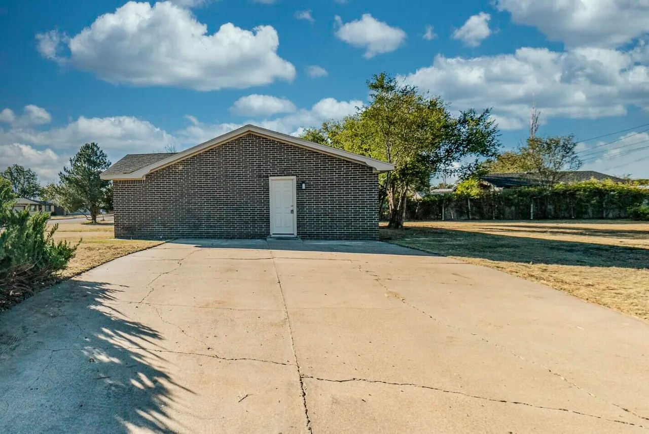 Photo 22 — 721 N Floyd Avenue, Tulia, TX 79088