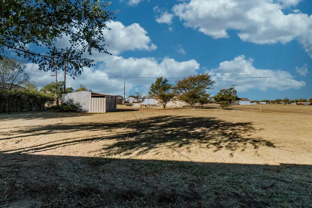 Photo 24 — 721 N Floyd Avenue, Tulia, TX 79088