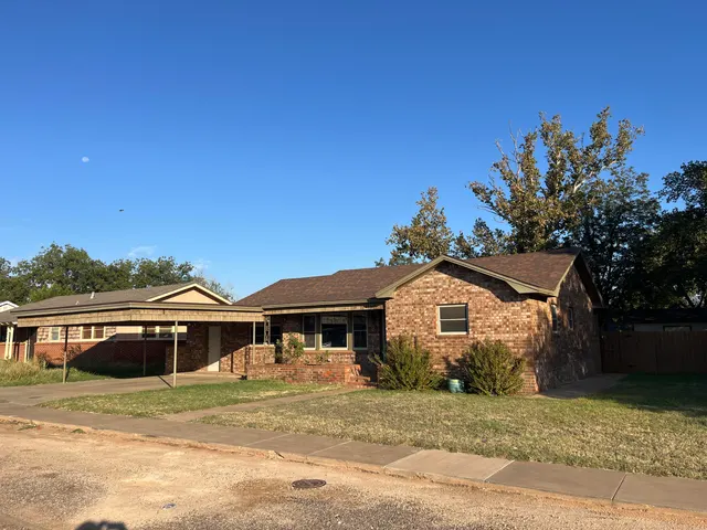Photo 2 — 411 Terrace Circle, Lamesa, TX 79331