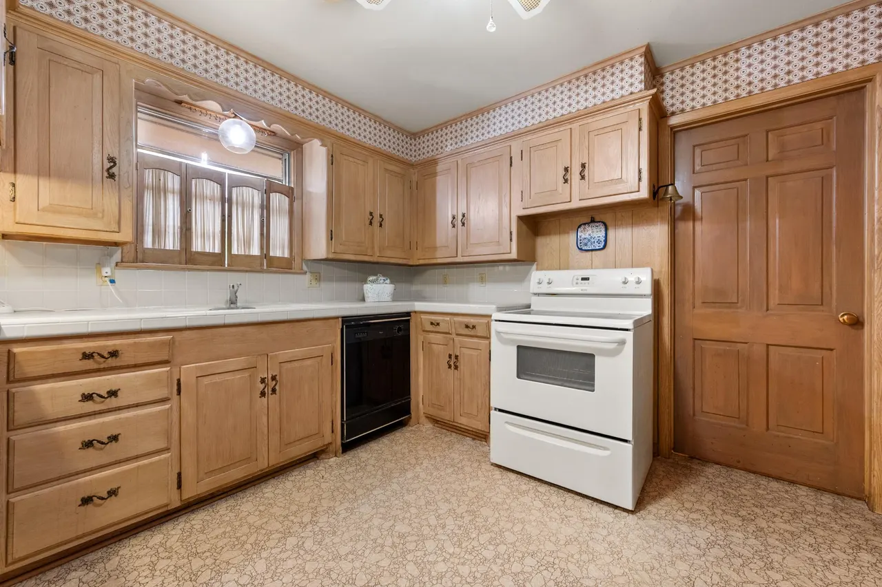 Photo 13 — 905 W Virginia Street, Floydada, TX 79235