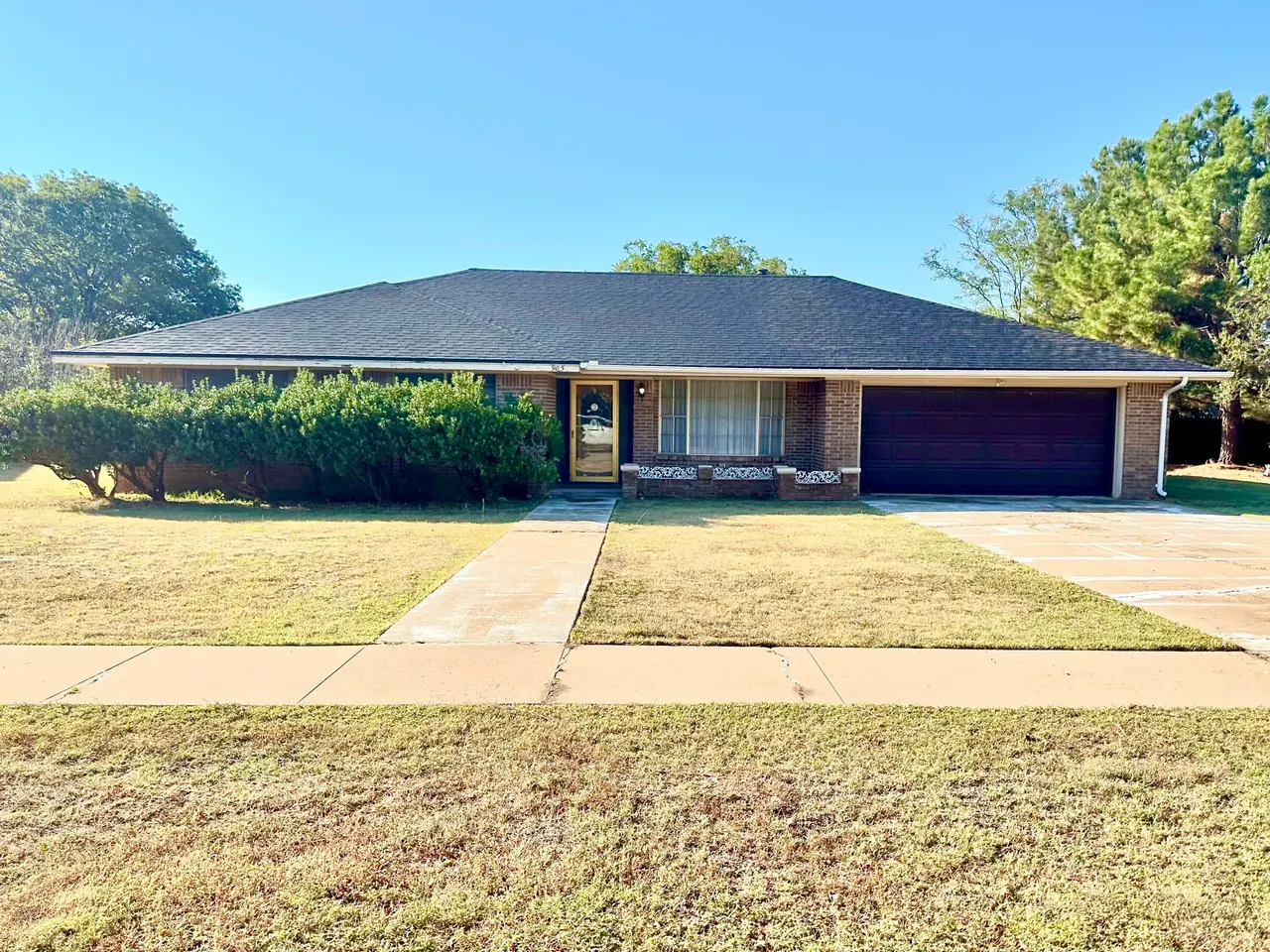 Front exterior — 905 W Virginia Street, Floydada, TX 79235