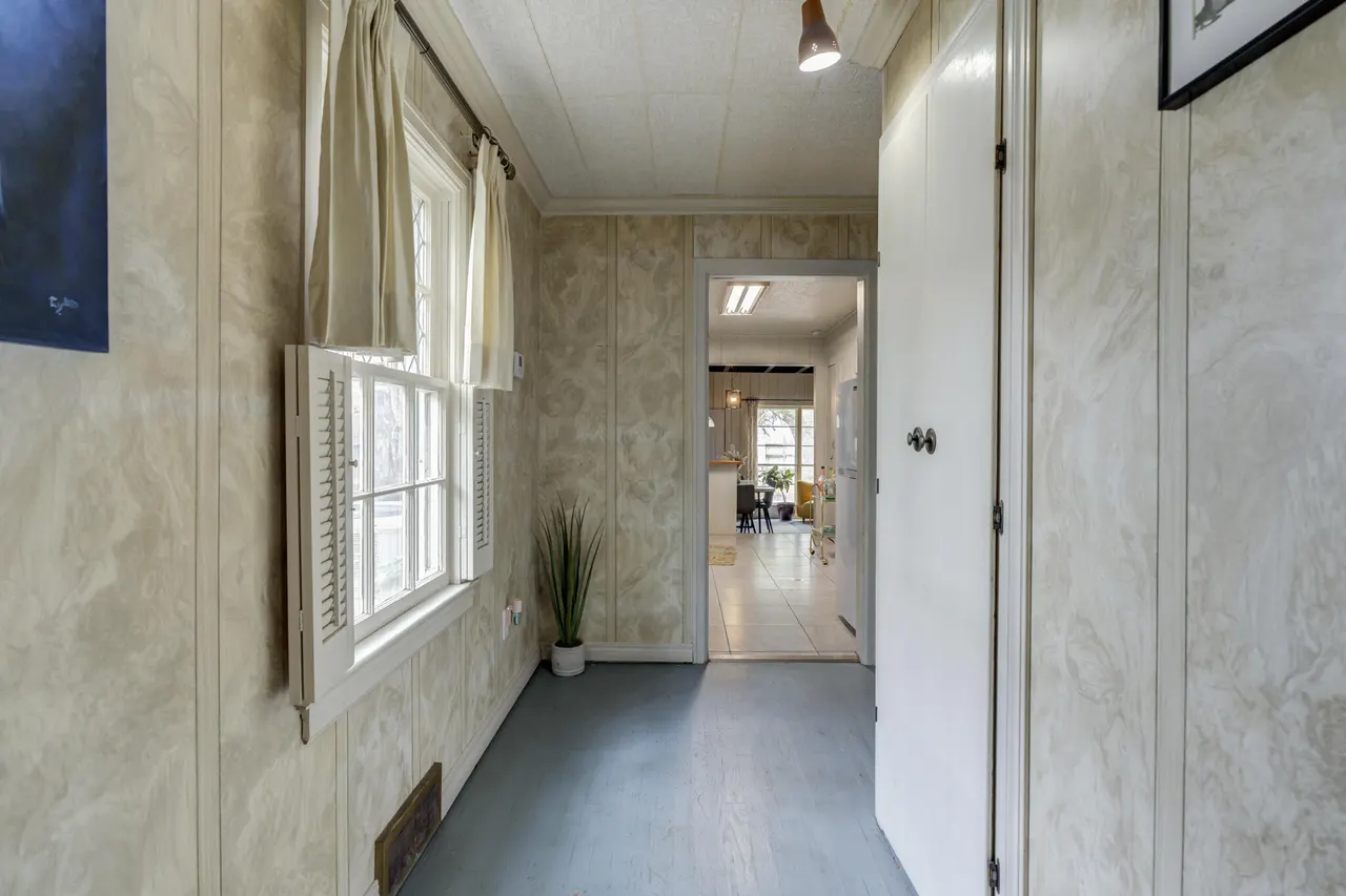 Photo 10 — 2304 28th Street, Lubbock, TX 79411