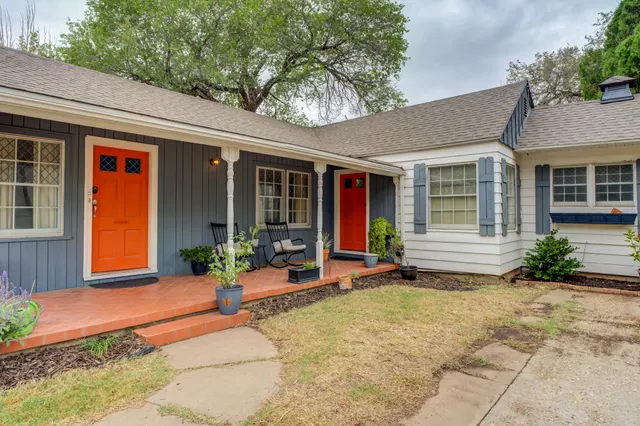 Photo 3 — 2304 28th Street, Lubbock, TX 79411