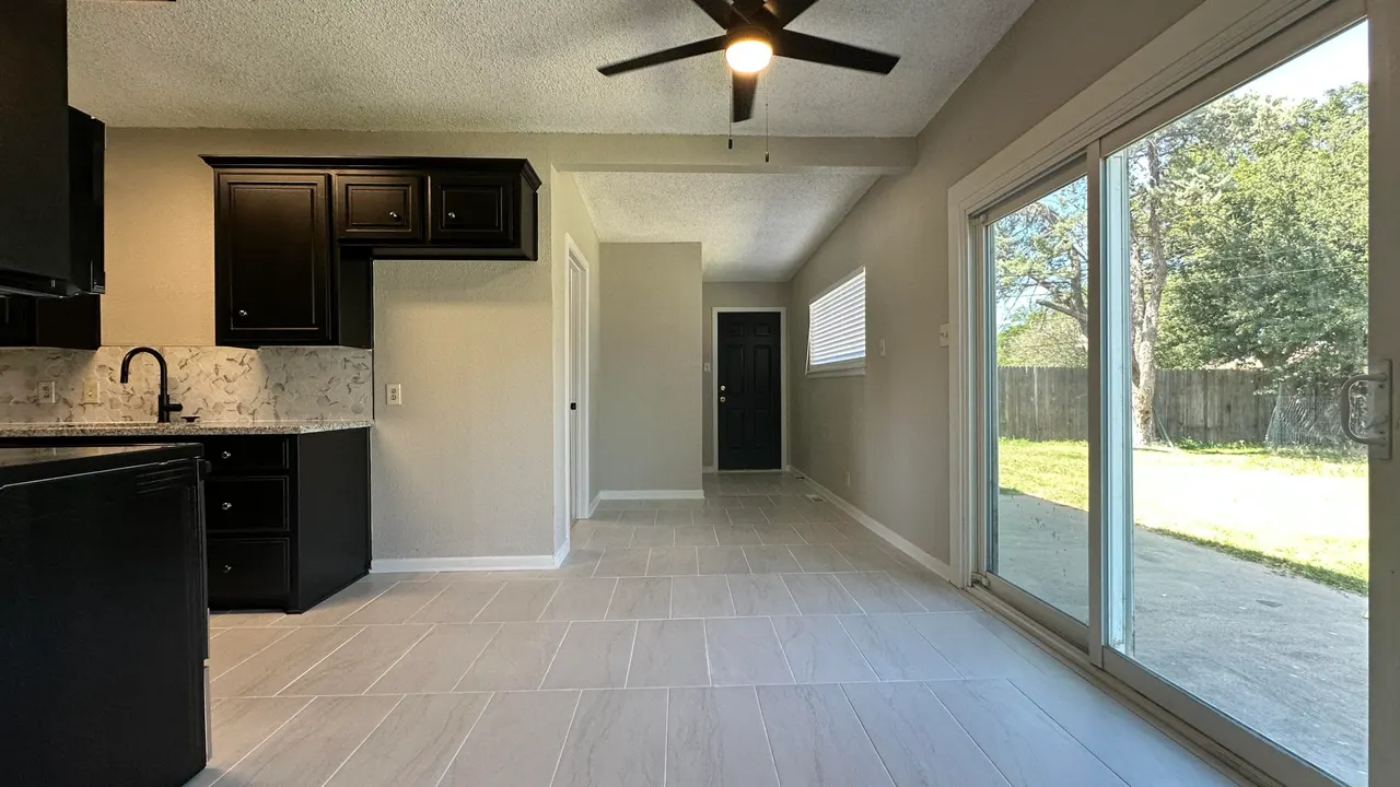 Photo 12 — 4302 30th Street, Lubbock, TX 79410