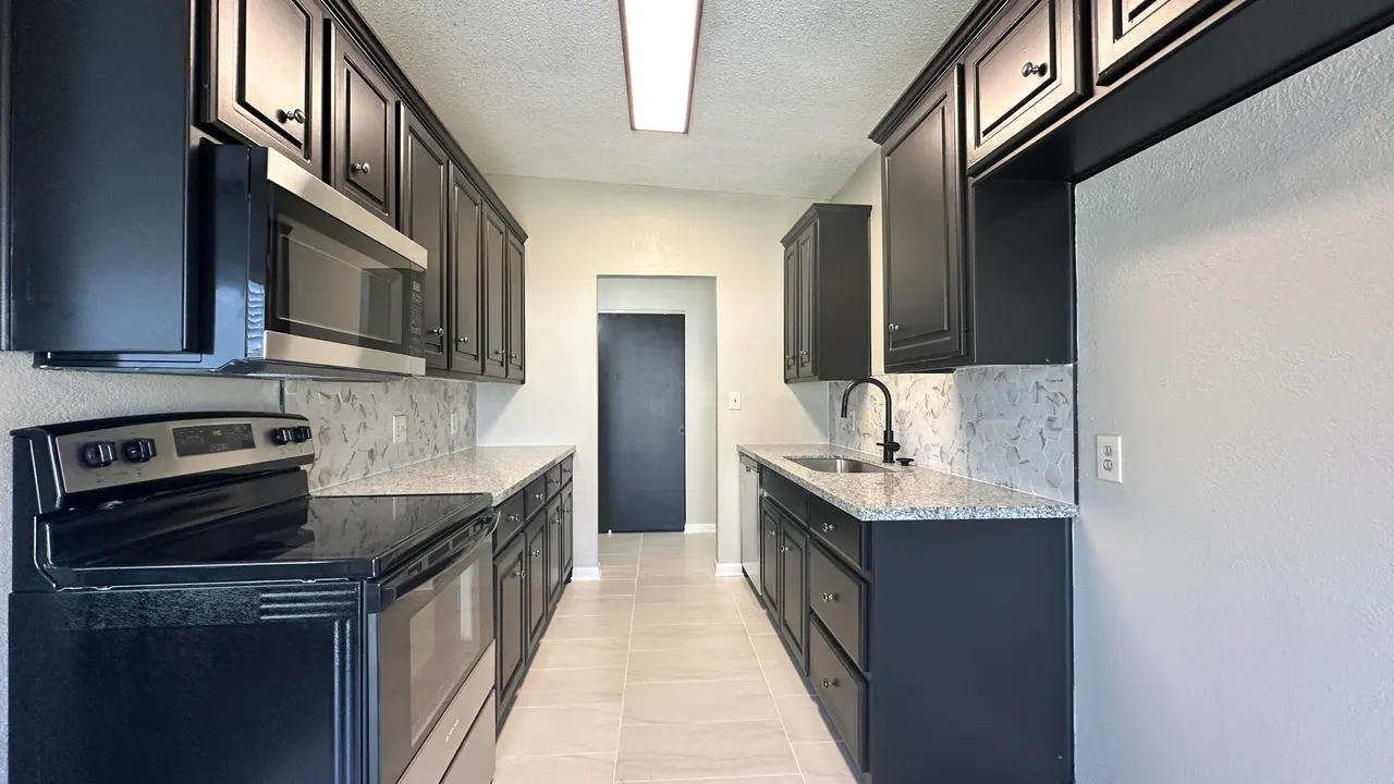 Photo 14 — 4302 30th Street, Lubbock, TX 79410